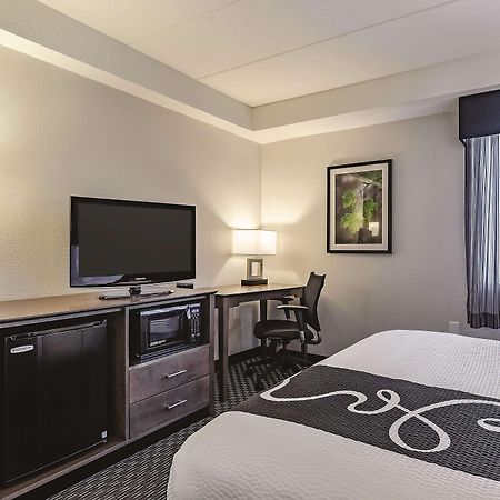 La Quinta By Wyndham Warwick Providence Airport Hotell Exteriör bild