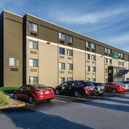 La Quinta By Wyndham Warwick Providence Airport Hotell Exteriör bild