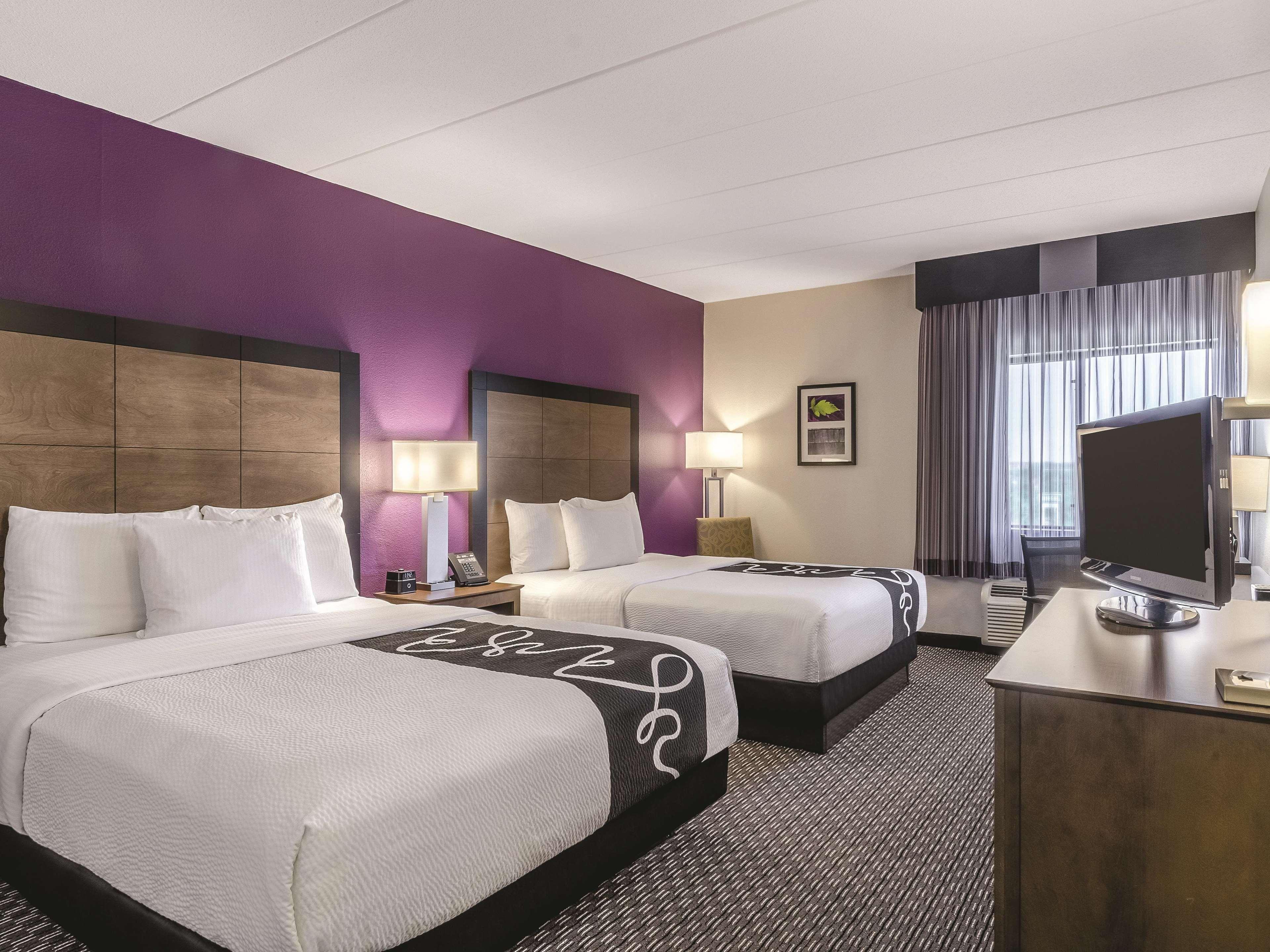 La Quinta By Wyndham Warwick Providence Airport Hotell Exteriör bild
