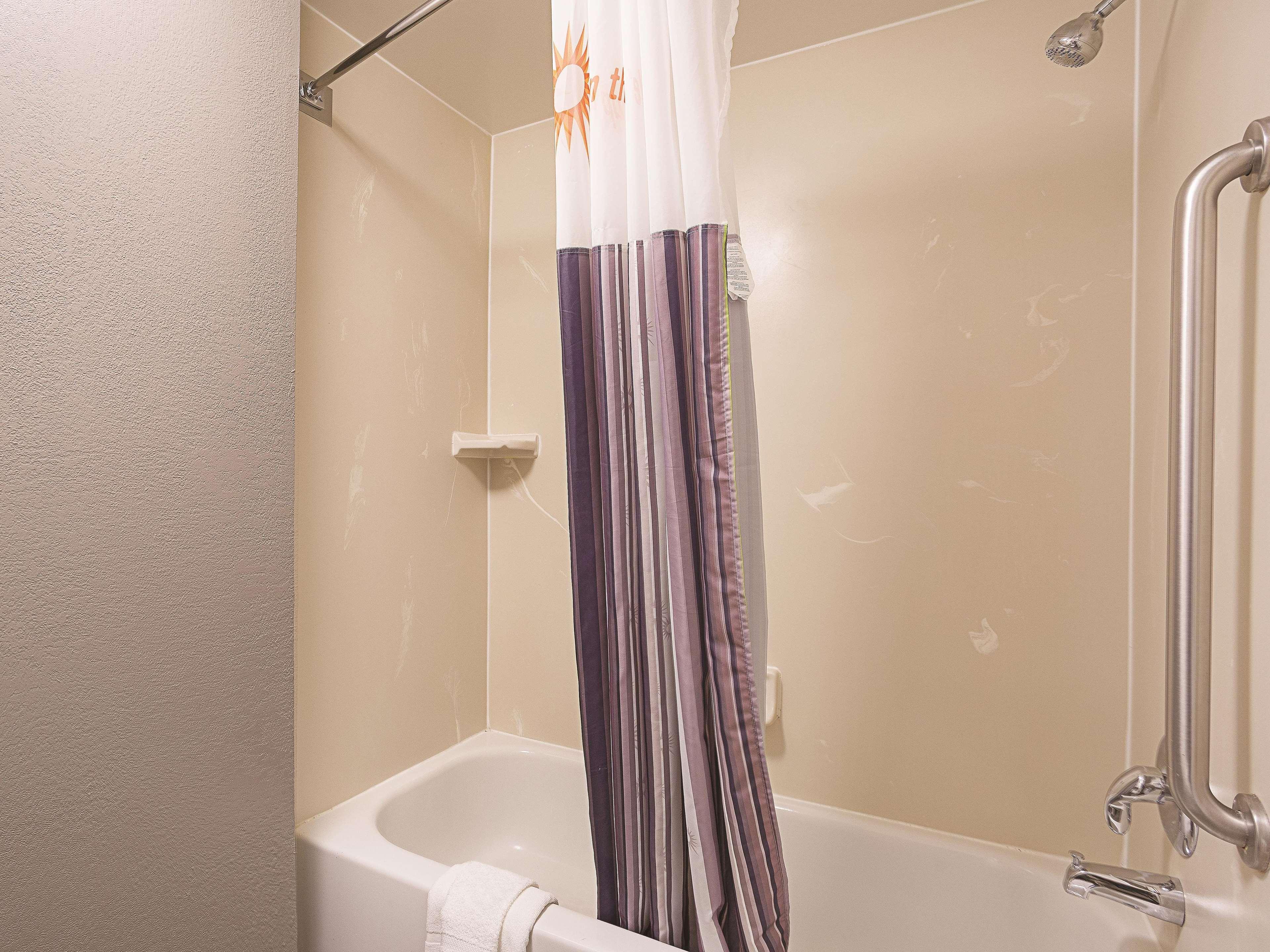 La Quinta By Wyndham Warwick Providence Airport Hotell Exteriör bild