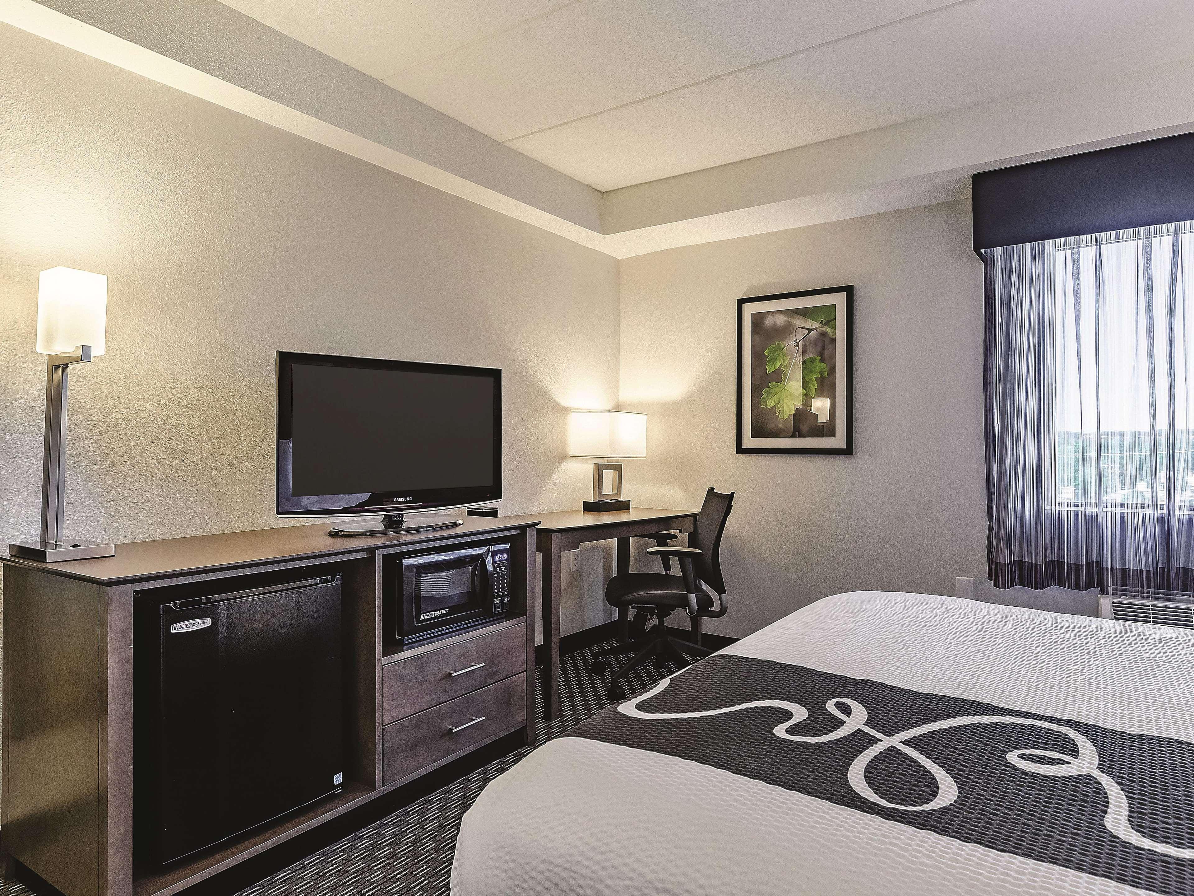 La Quinta By Wyndham Warwick Providence Airport Hotell Exteriör bild