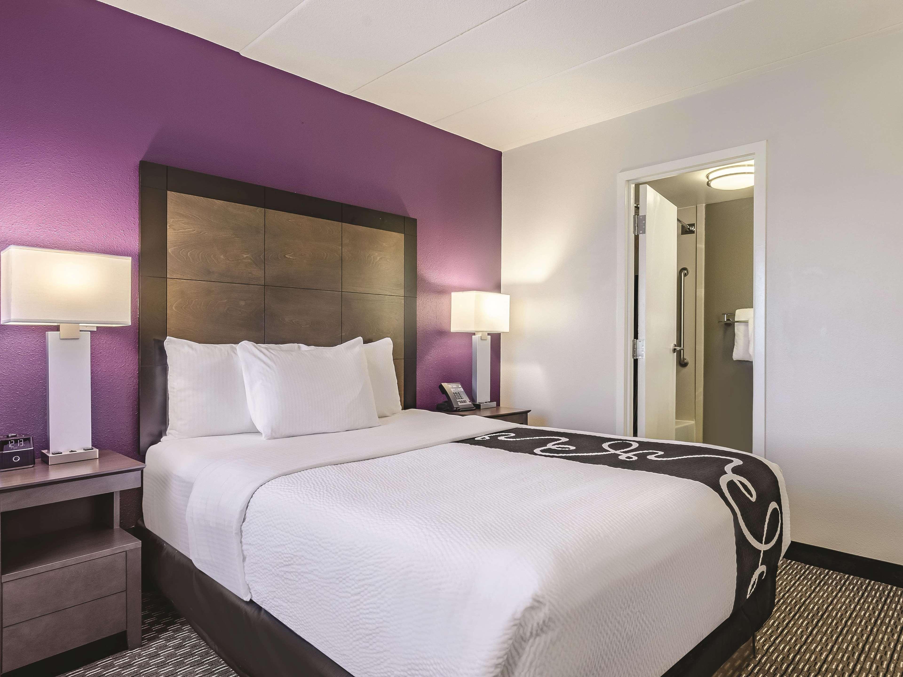 La Quinta By Wyndham Warwick Providence Airport Hotell Exteriör bild