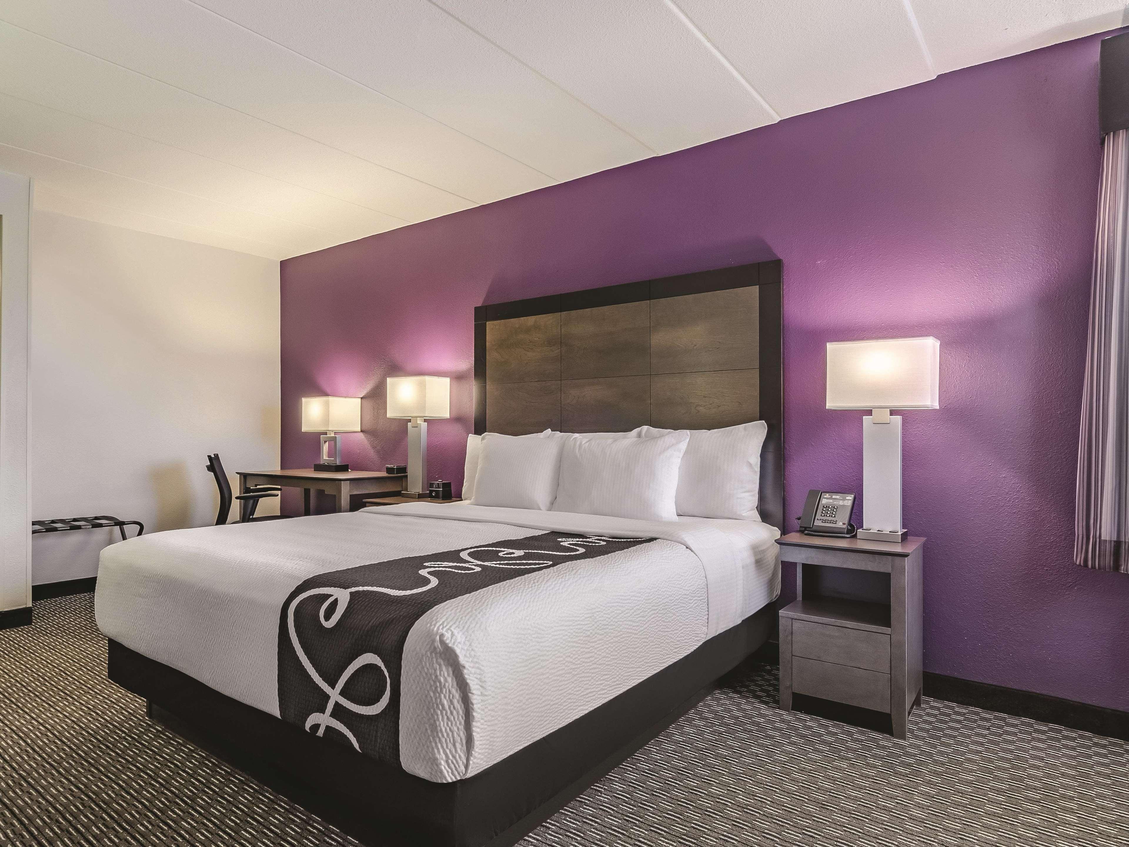 La Quinta By Wyndham Warwick Providence Airport Hotell Exteriör bild