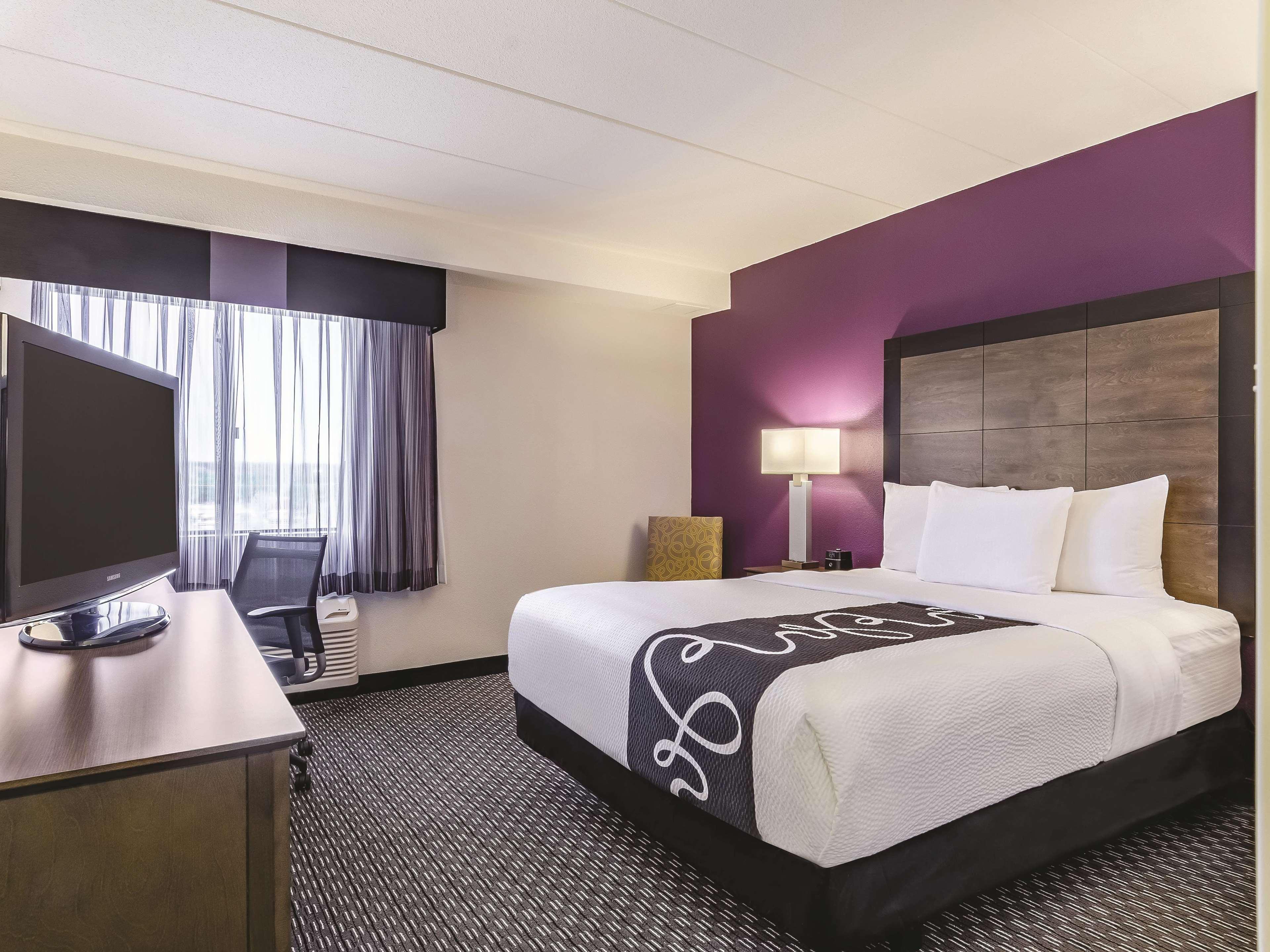 La Quinta By Wyndham Warwick Providence Airport Hotell Exteriör bild