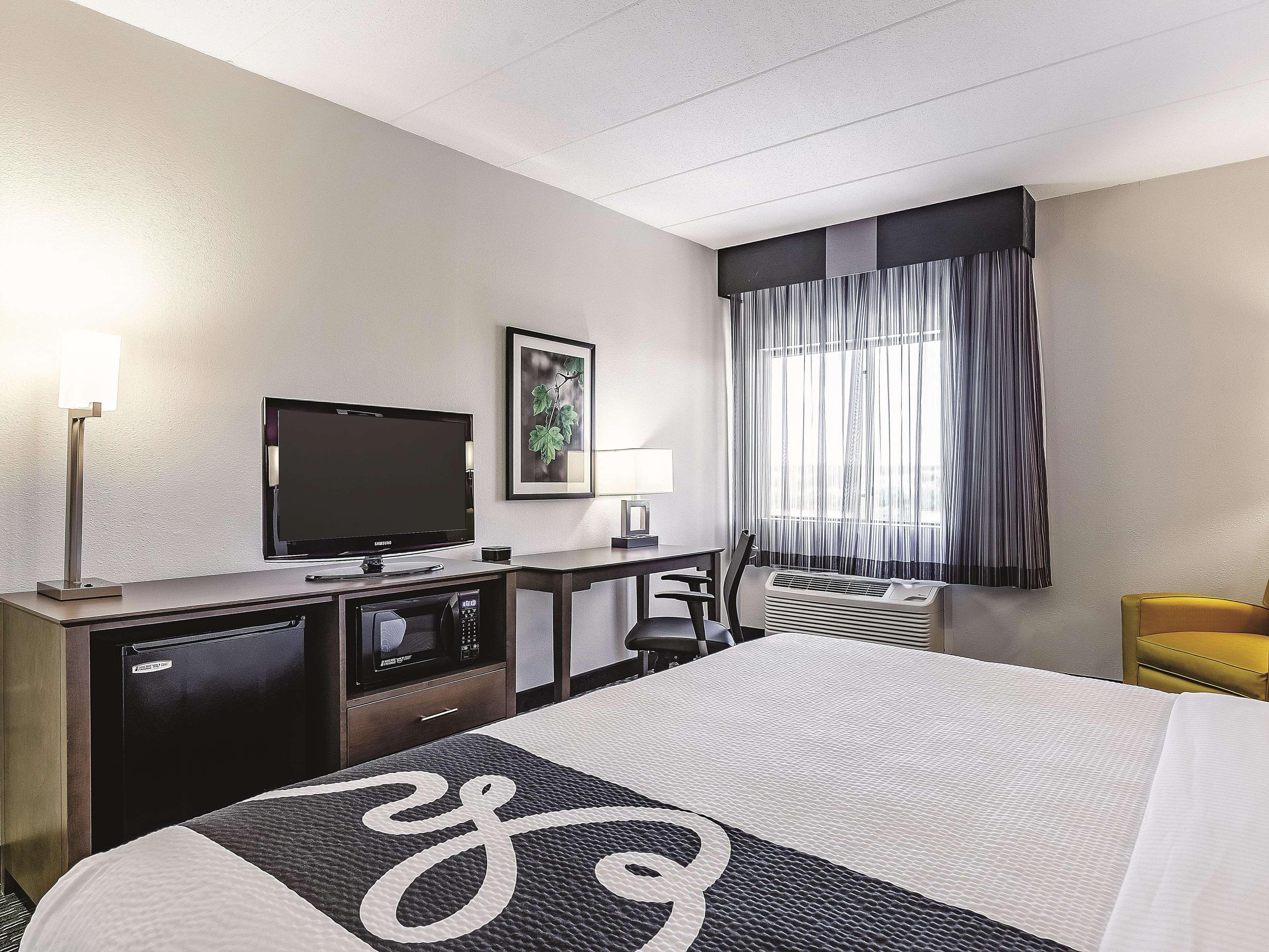 La Quinta By Wyndham Warwick Providence Airport Hotell Exteriör bild