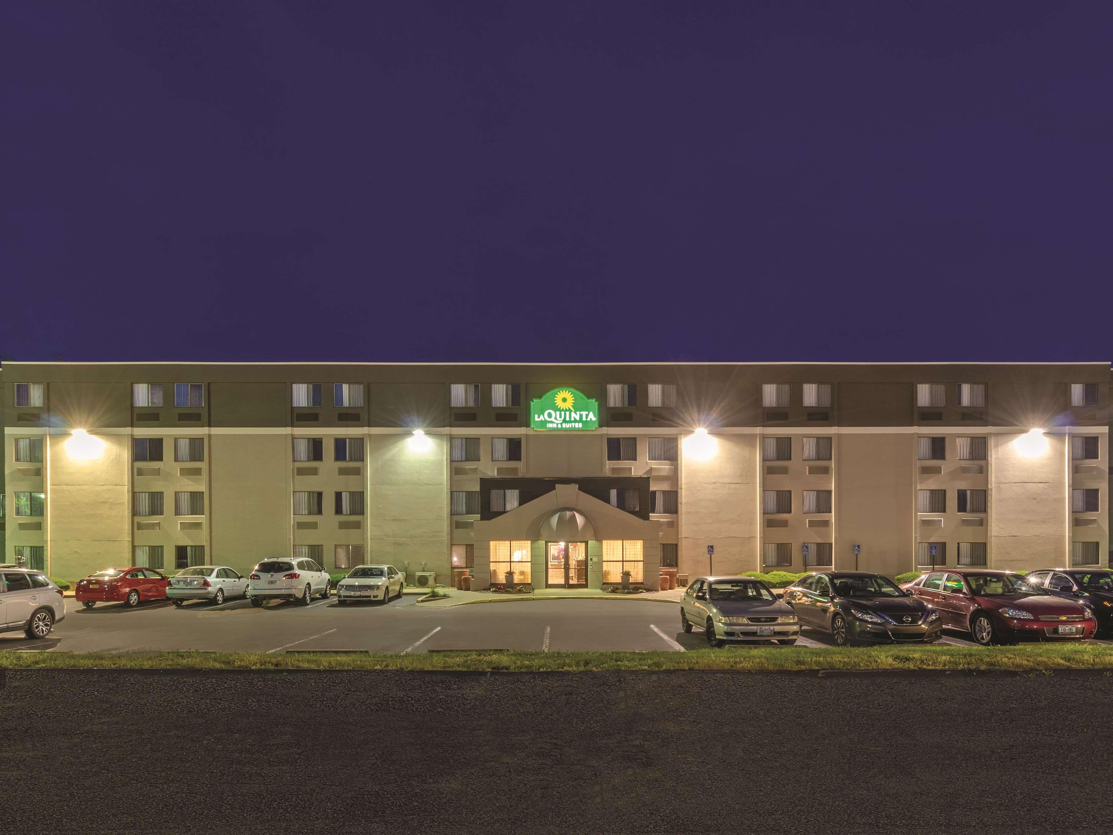 La Quinta By Wyndham Warwick Providence Airport Hotell Exteriör bild
