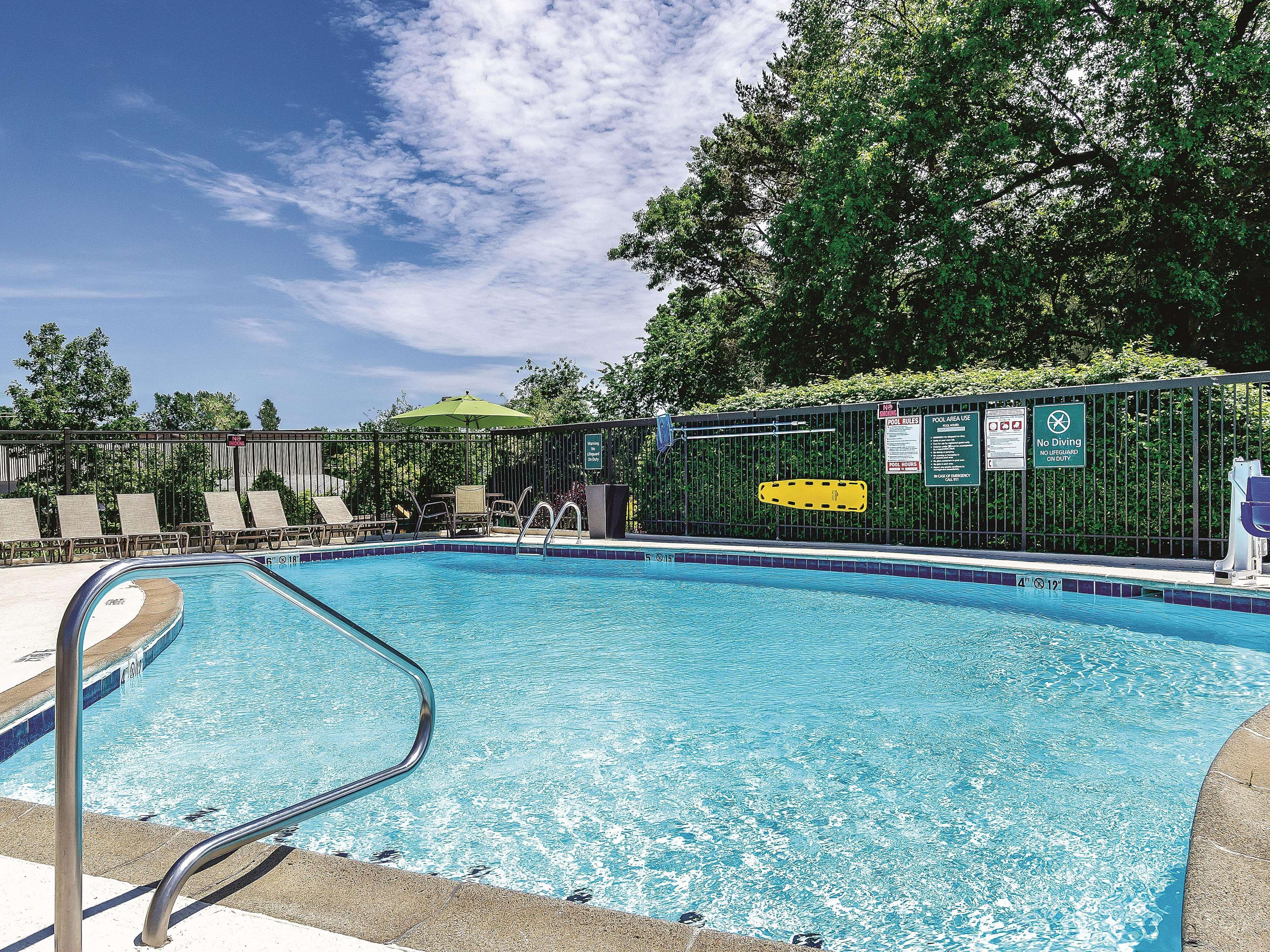 La Quinta By Wyndham Warwick Providence Airport Hotell Exteriör bild