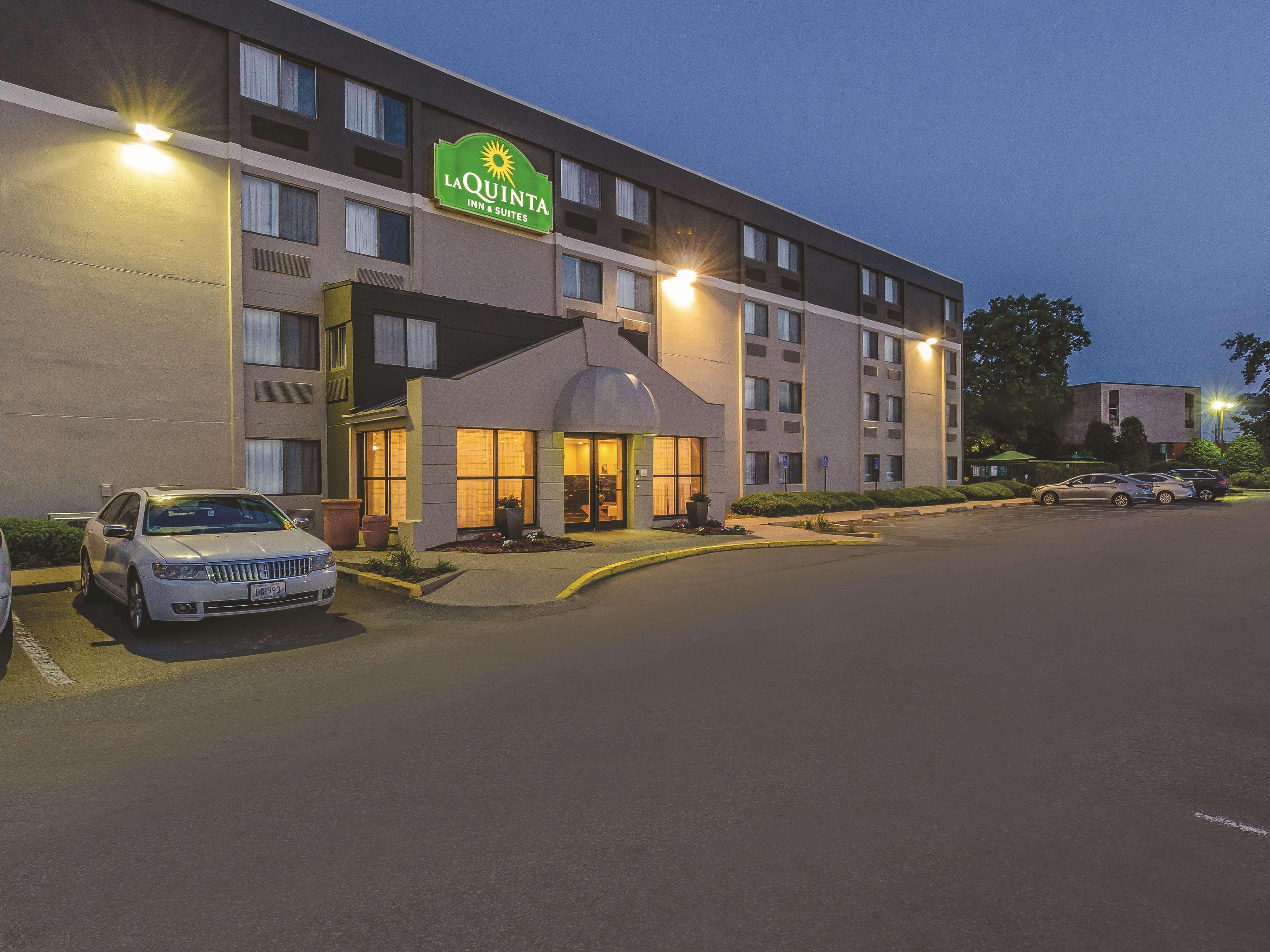 La Quinta By Wyndham Warwick Providence Airport Hotell Exteriör bild