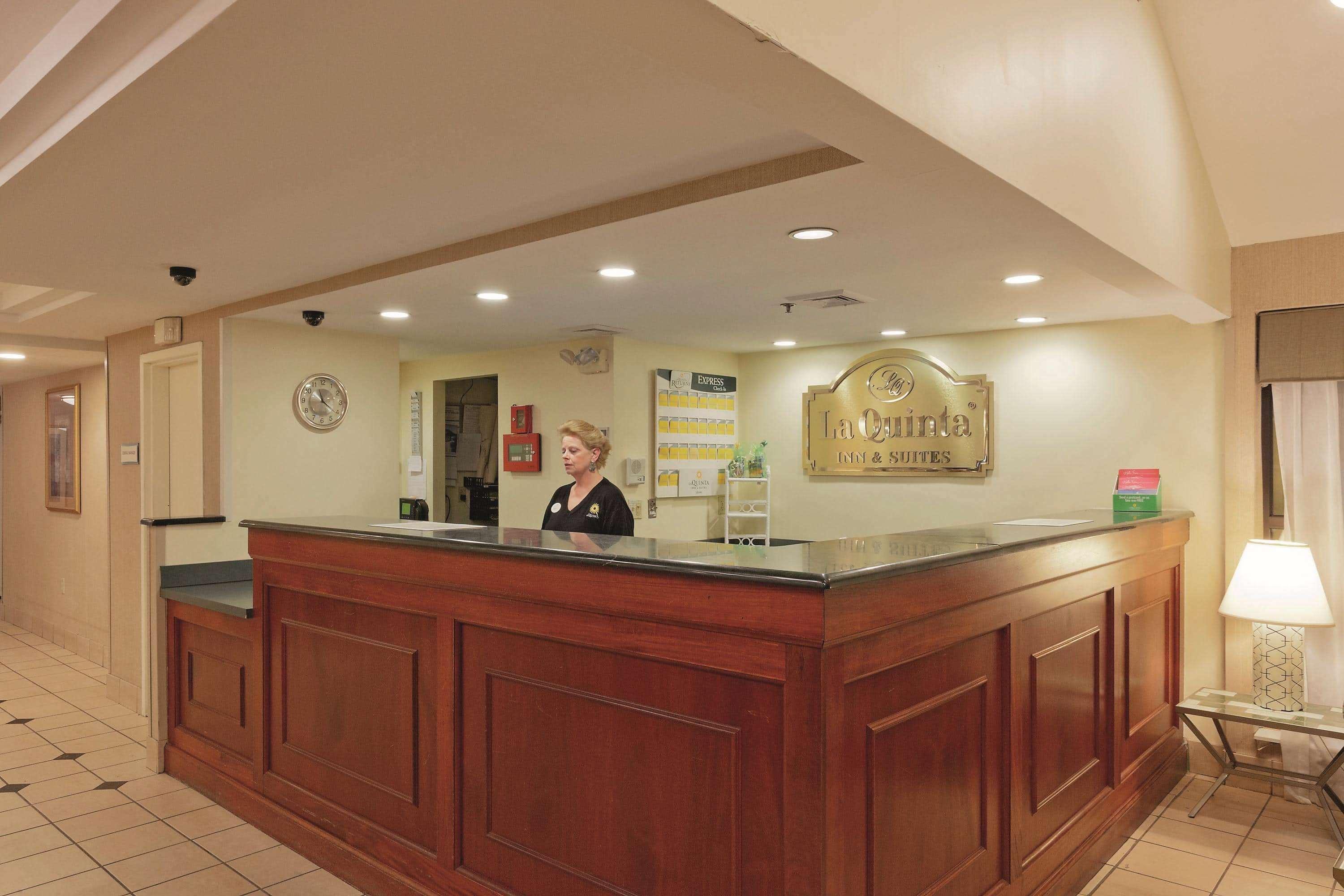 La Quinta By Wyndham Warwick Providence Airport Hotell Exteriör bild