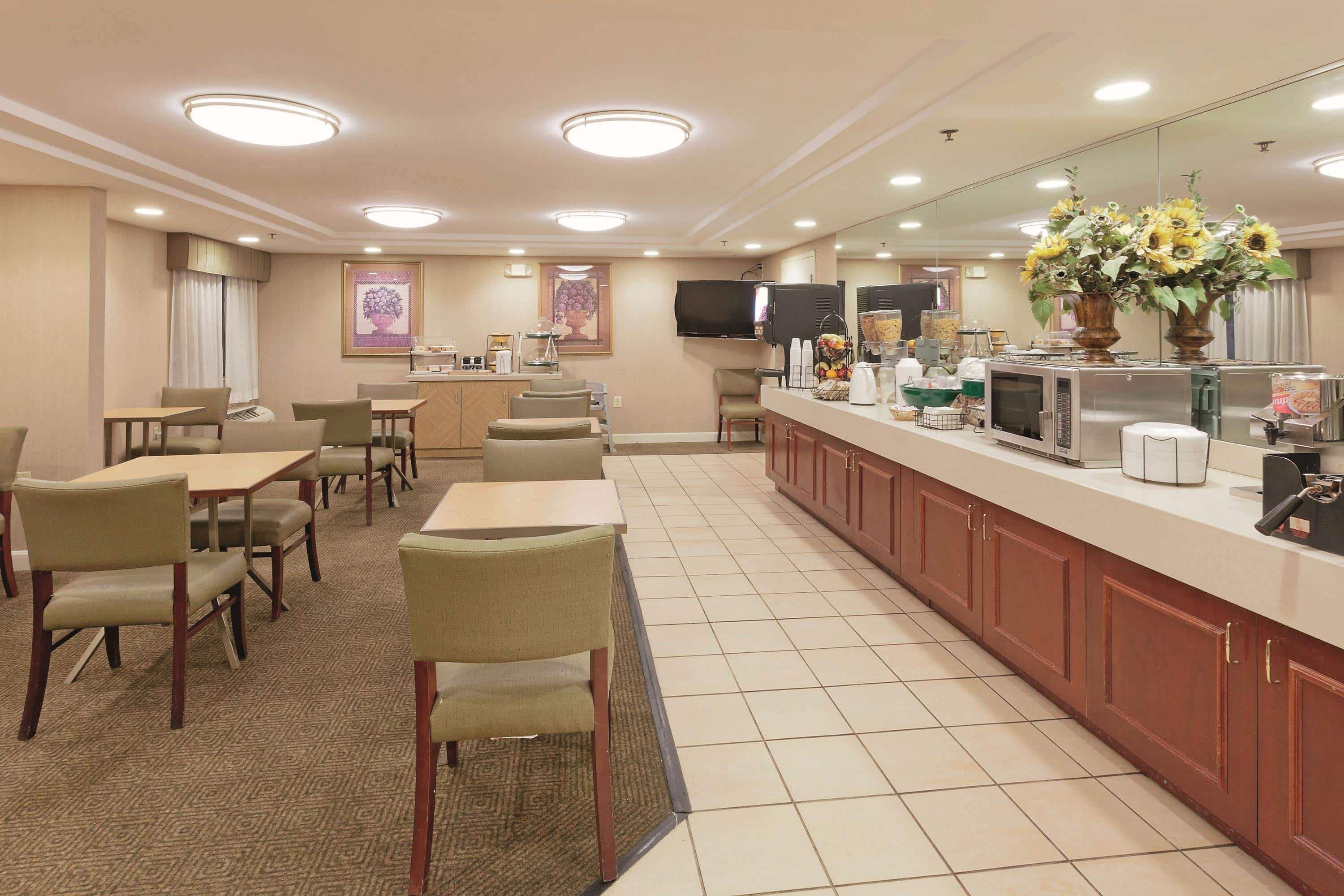 La Quinta By Wyndham Warwick Providence Airport Hotell Exteriör bild