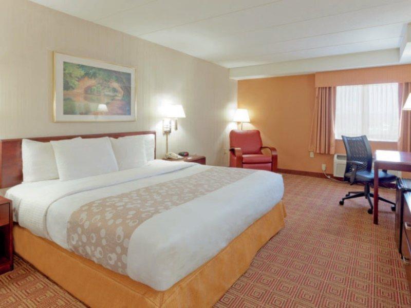La Quinta By Wyndham Warwick Providence Airport Hotell Exteriör bild
