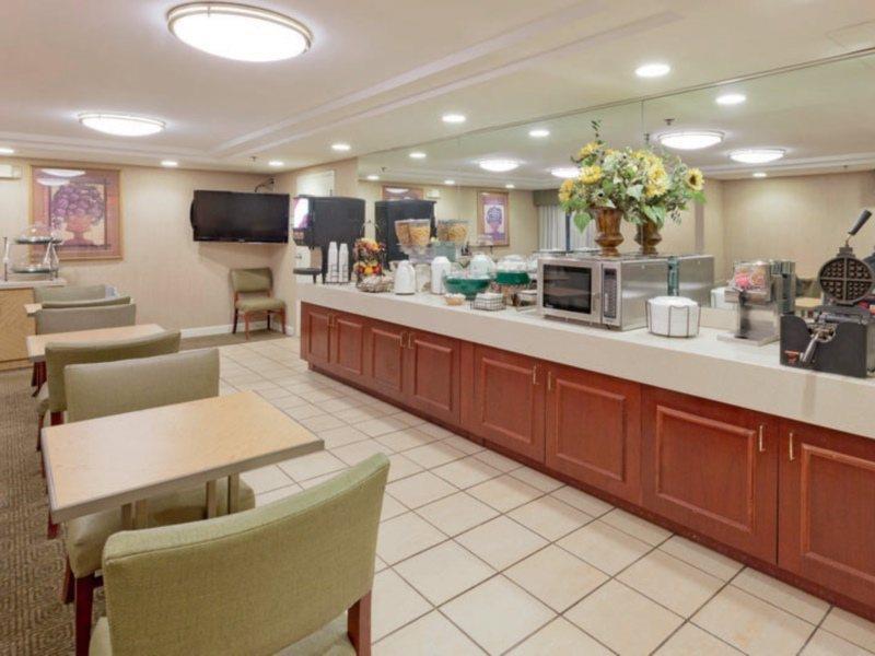 La Quinta By Wyndham Warwick Providence Airport Hotell Exteriör bild