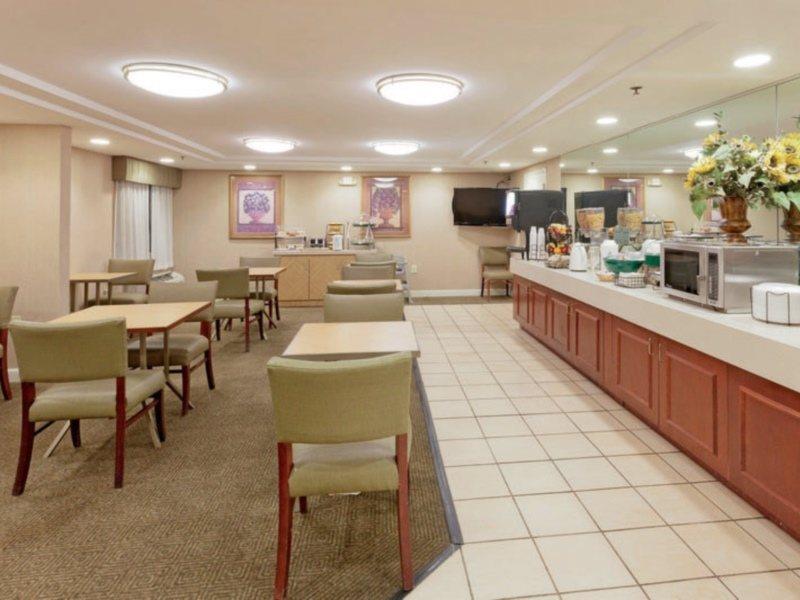 La Quinta By Wyndham Warwick Providence Airport Hotell Exteriör bild