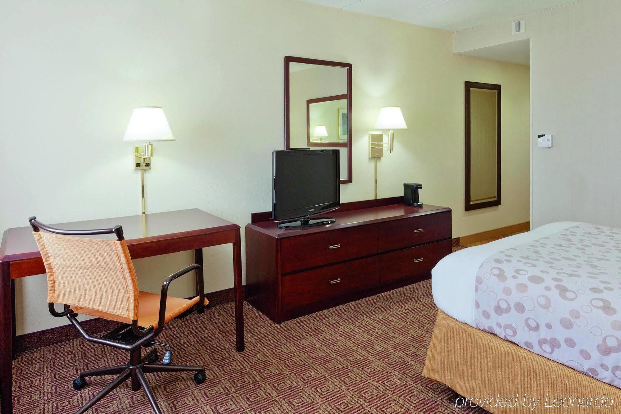 La Quinta By Wyndham Warwick Providence Airport Hotell Exteriör bild