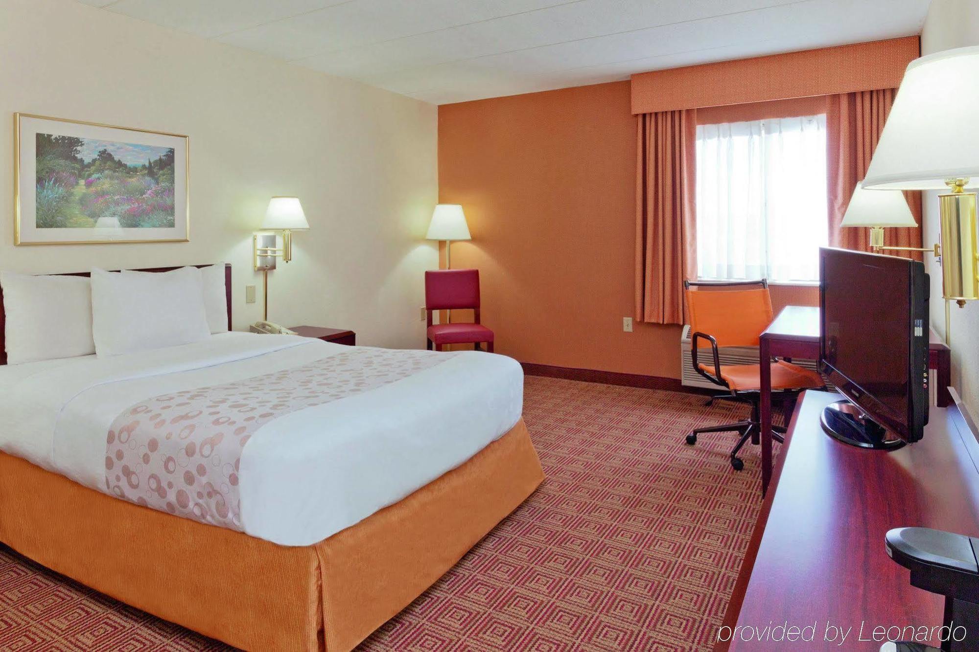 La Quinta By Wyndham Warwick Providence Airport Hotell Exteriör bild