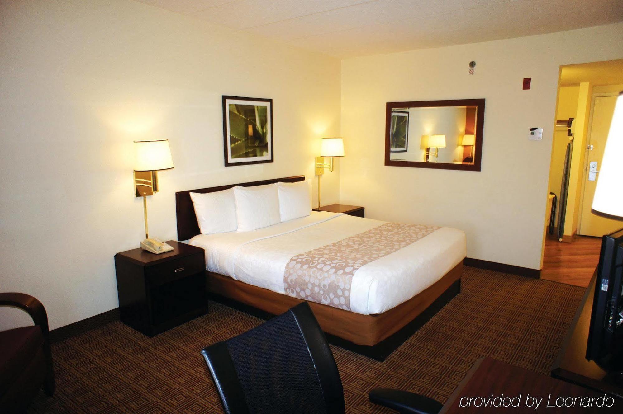 La Quinta By Wyndham Warwick Providence Airport Hotell Exteriör bild