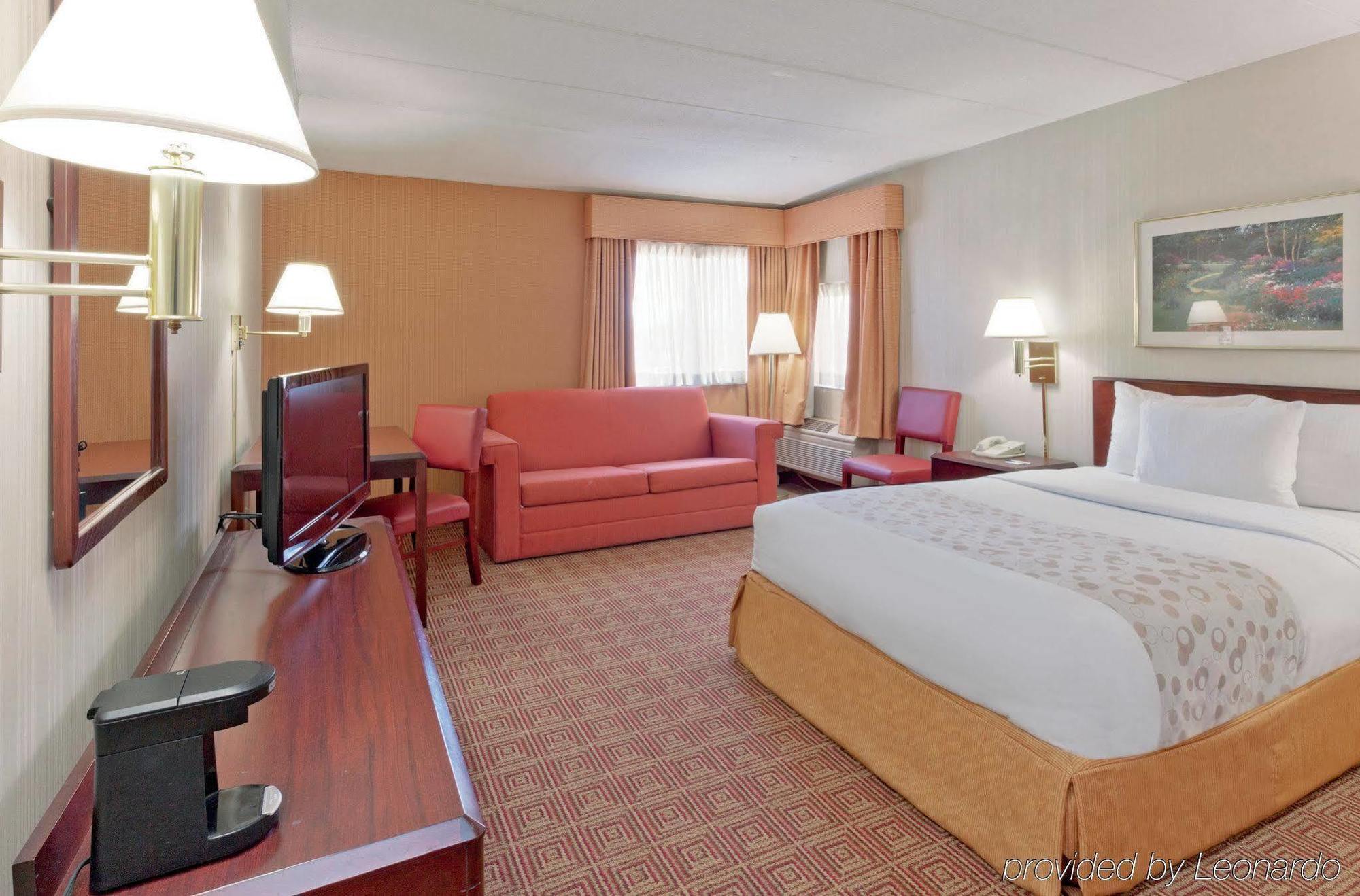 La Quinta By Wyndham Warwick Providence Airport Hotell Exteriör bild