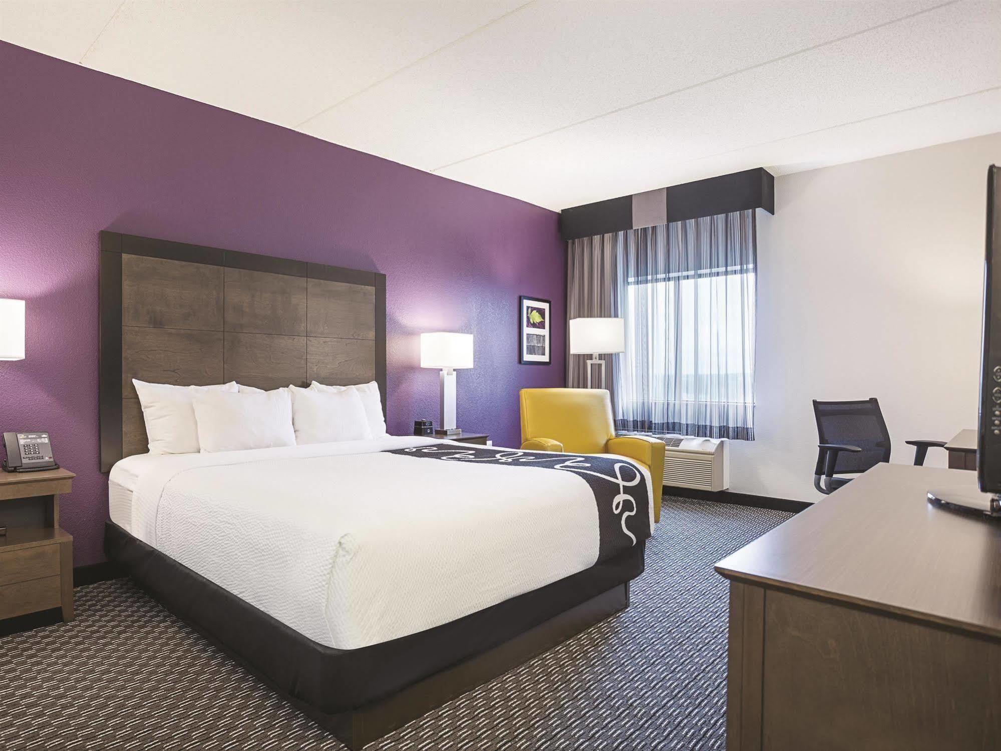 La Quinta By Wyndham Warwick Providence Airport Hotell Exteriör bild