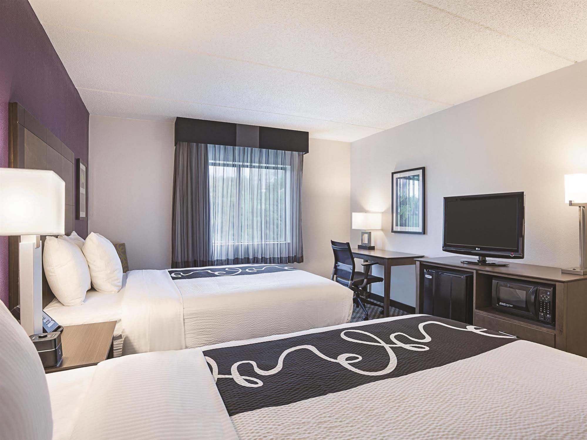 La Quinta By Wyndham Warwick Providence Airport Hotell Exteriör bild