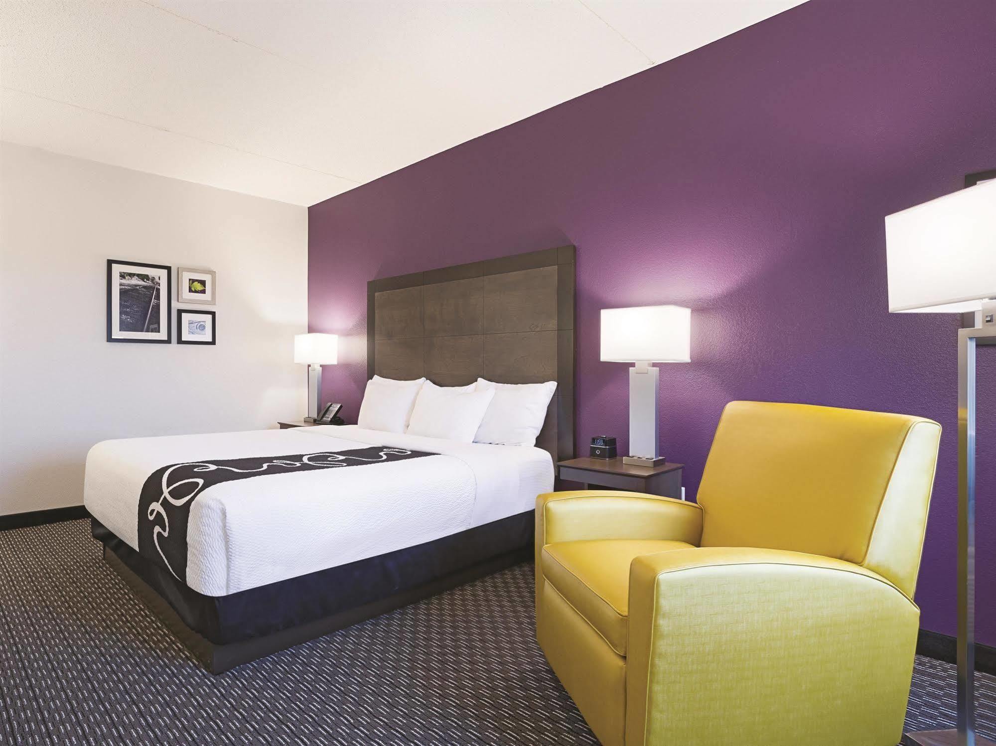 La Quinta By Wyndham Warwick Providence Airport Hotell Exteriör bild