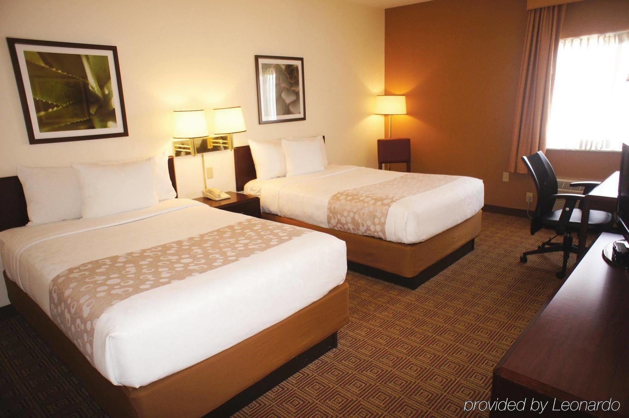 La Quinta By Wyndham Warwick Providence Airport Hotell Exteriör bild